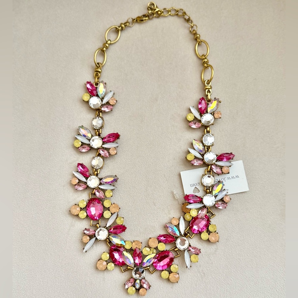 ✨NWT✨ Vibrant Floral Necklace with Pink and Gold Accents
